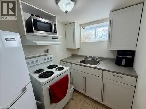 94 Howard Avenue Hamilton ON L9A 2W5