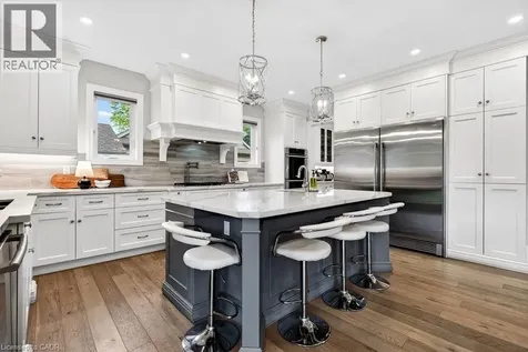647 Cedar Avenue Burlington ON L7T 2R4