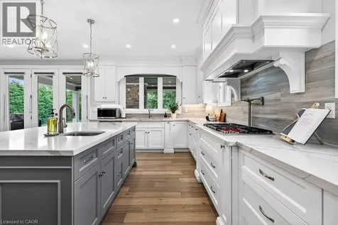 647 Cedar Avenue Burlington ON L7T 2R4
