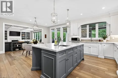 647 Cedar Avenue Burlington ON L7T 2R4