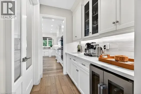 647 Cedar Avenue Burlington ON L7T 2R4