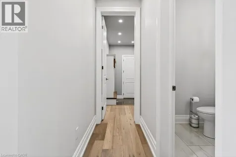 647 Cedar Avenue Burlington ON L7T 2R4