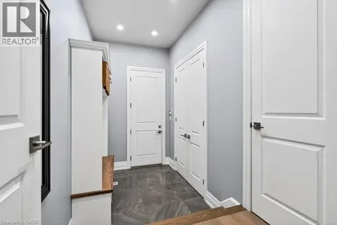 647 Cedar Avenue Burlington ON L7T 2R4