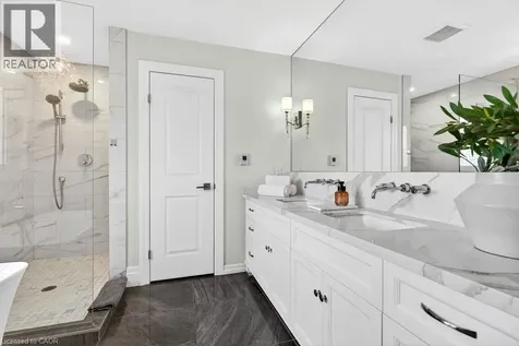 647 Cedar Avenue Burlington ON L7T 2R4