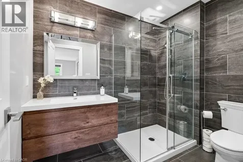 647 Cedar Avenue Burlington ON L7T 2R4