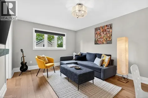 647 Cedar Avenue Burlington ON L7T 2R4