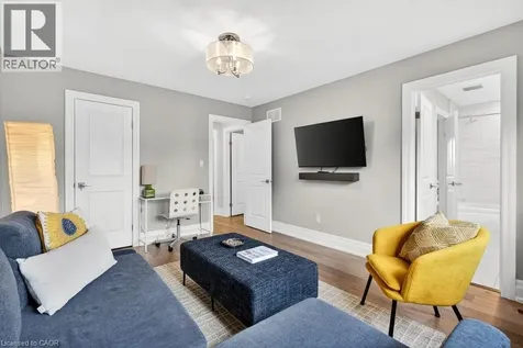 647 Cedar Avenue Burlington ON L7T 2R4