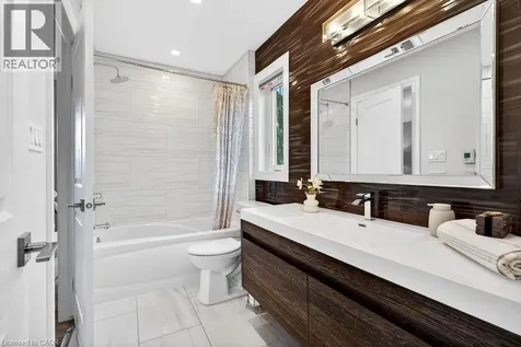 647 Cedar Avenue Burlington ON L7T 2R4