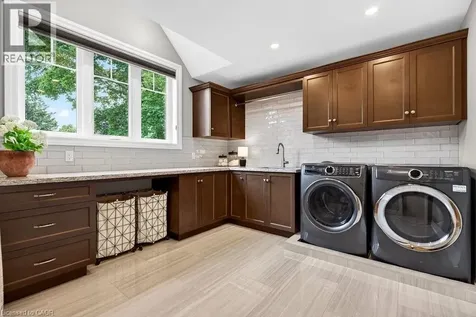 647 Cedar Avenue Burlington ON L7T 2R4