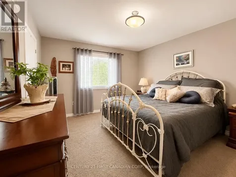 287 Evergreen Trail Petrolia ON N0N 1R0