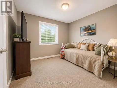 287 Evergreen Trail Petrolia ON N0N 1R0