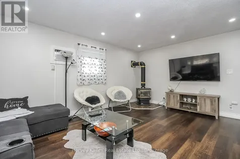 27 Peel Street Penetanguishene ON L9M 1A5