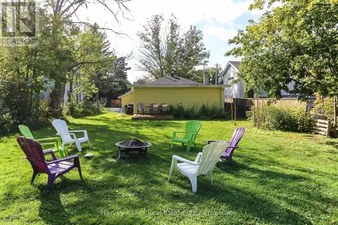 27 Peel Street Penetanguishene ON L9M 1A5