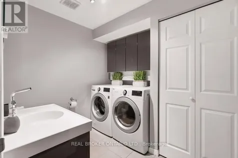 255 Bruyere Street Ottawa ON K1N 5E5
