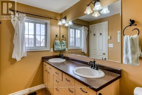 59 Highlands Crescent Collingwood ON L9Y 5H3