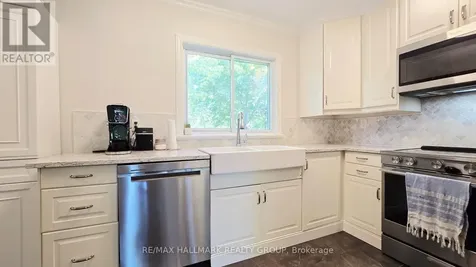 35 Seabrooke Drive Ottawa ON K2L 2H8