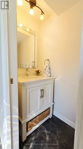 35 Seabrooke Drive Ottawa ON K2L 2H8