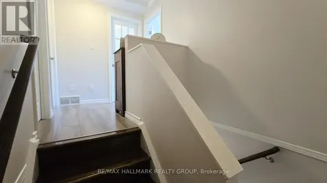 35 Seabrooke Drive Ottawa ON K2L 2H8