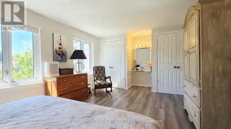 35 Seabrooke Drive Ottawa ON K2L 2H8