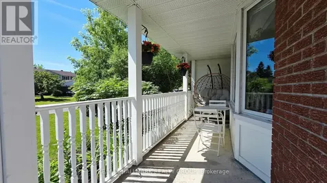 35 Seabrooke Drive Ottawa ON K2L 2H8
