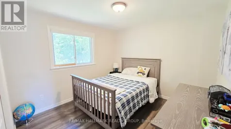 35 Seabrooke Drive Ottawa ON K2L 2H8