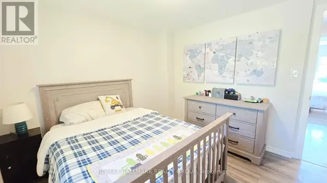 35 Seabrooke Drive Ottawa ON K2L 2H8