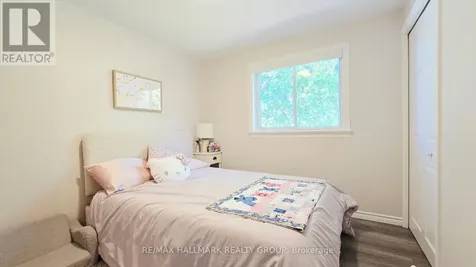35 Seabrooke Drive Ottawa ON K2L 2H8