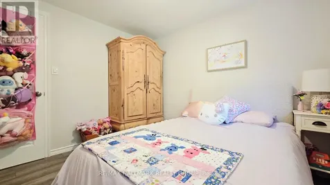 35 Seabrooke Drive Ottawa ON K2L 2H8