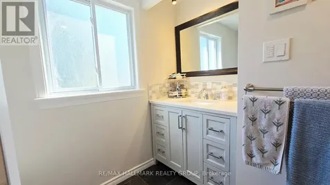35 Seabrooke Drive Ottawa ON K2L 2H8