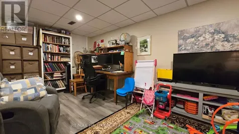 35 Seabrooke Drive Ottawa ON K2L 2H8
