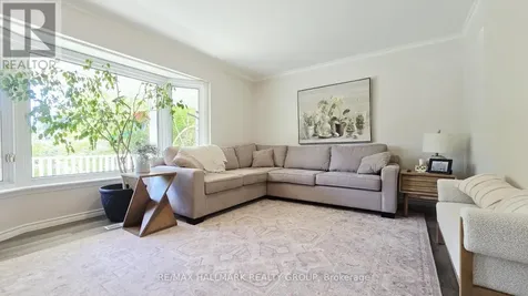 35 Seabrooke Drive Ottawa ON K2L 2H8