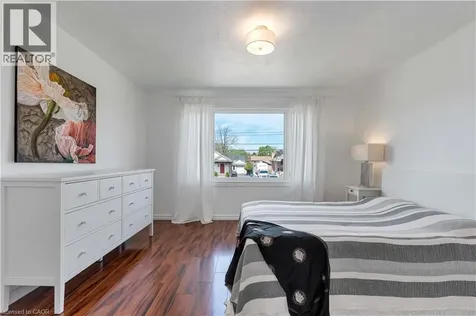 32 Durham Road Stoney Creek ON L8E 1X1