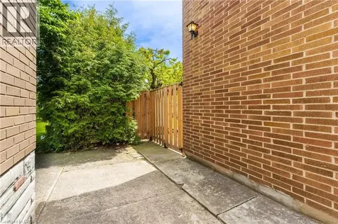 32 Durham Road Stoney Creek ON L8E 1X1