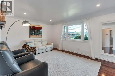 32 Durham Road Stoney Creek ON L8E 1X1