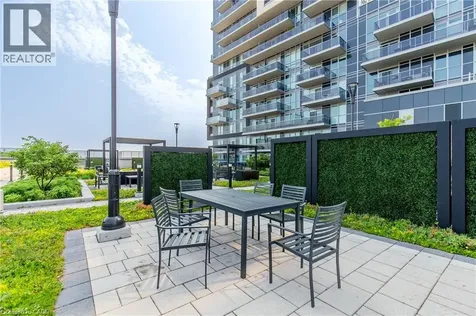 2093 Fairview Street Burlington ON L7R 0E6