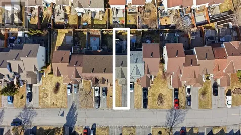 1902 Hennessy Crescent Ottawa ON K4A 3X7