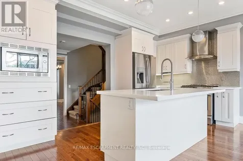 216 Rebecca Street Oakville (co Central) ON L6K 1J9