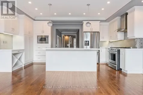 216 Rebecca Street Oakville (co Central) ON L6K 1J9