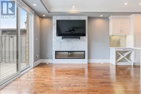 216 Rebecca Street Oakville (co Central) ON L6K 1J9