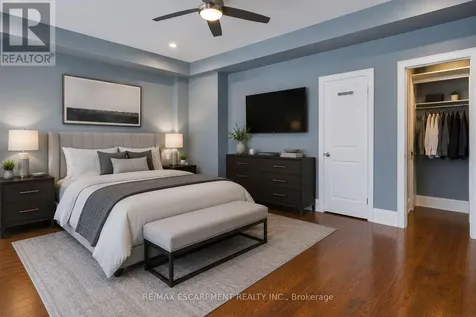 216 Rebecca Street Oakville (co Central) ON L6K 1J9