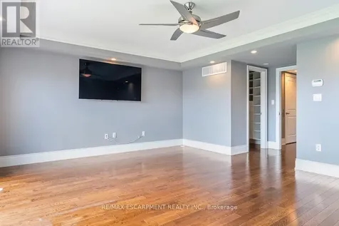 216 Rebecca Street Oakville (co Central) ON L6K 1J9