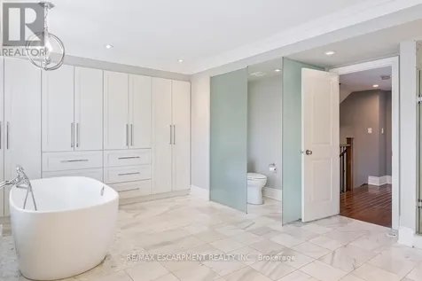 216 Rebecca Street Oakville (co Central) ON L6K 1J9