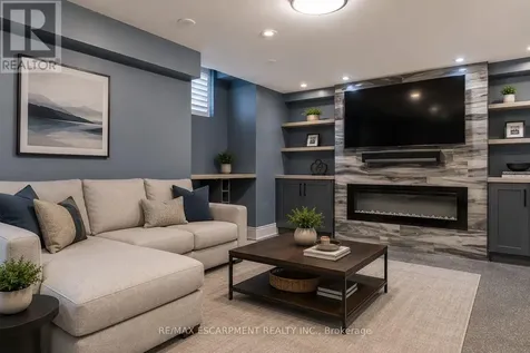 216 Rebecca Street Oakville (co Central) ON L6K 1J9