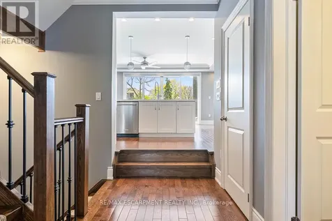 216 Rebecca Street Oakville (co Central) ON L6K 1J9