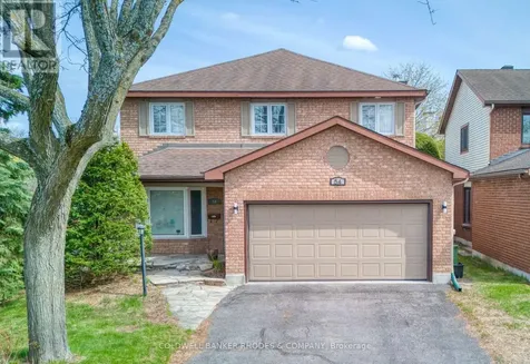 54 Keys Way Ottawa ON K1G 4M8