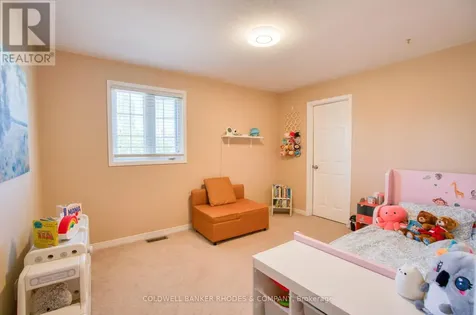 54 Keys Way Ottawa ON K1G 4M8