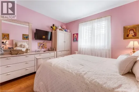 60 Chandos Drive Kitchener ON N2A 3C2