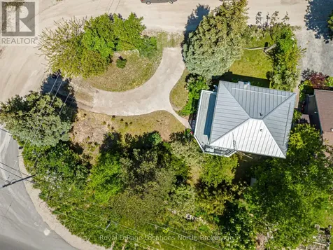 102 Fraser Crescent Blue Mountains ON L9Y 0M8