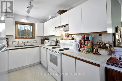 102 Fraser Crescent Blue Mountains ON L9Y 0M8