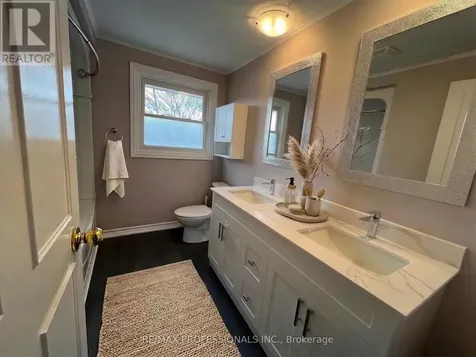 77 Roseneath Crescent Kitchener ON N2E 1V8